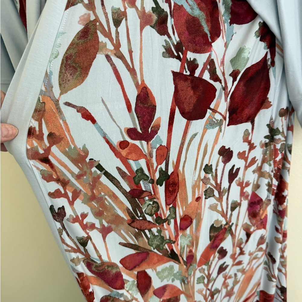 Beautiful, NEW, Soma Pale Lavender Floral Wrap Robe with Belt - Picture 3 of 5